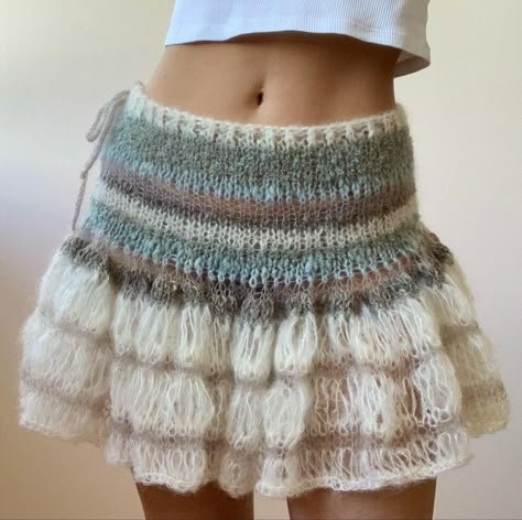 Pencil Skirts Designs, Skirts Patterns, Dresses Patterns, Skirt Knit, Crochet Skirt Pattern, Crochet Ruffle, Stylish Crochet, Crochet Skirts, Mohair Knit