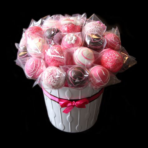 Utter Indulgence next new idea! cake pop bouquet! these will be available soon through utter indulgence! Cake Pops Ideas, Cake Pop Boxes, Perfect Cake Pops, Flower Cake Pops, Rose Cake Pops, Chocolate San Valentin, Cake Pop Bouquet, Idea Cake, Valentine Cake Pop