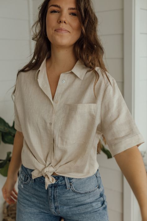 Summer Button Up, Linen Button Down, Sleeveless Button Down Shirt Outfit, Linen Button Up Outfit, Button Up Top Outfit, Short Sleeve Button Down Outfit, Cute Church Outfits, Button Down Outfit, Sleeveless Button Down Shirt