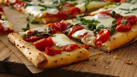 Margherita Pizza Recipe, Pizza Margarita, Butter Crust, Pillsbury Recipes, Texas Toast, Pizza Margherita, Parmesan Crusted Chicken, Pizza Recipes Homemade, Parmesan Crusted