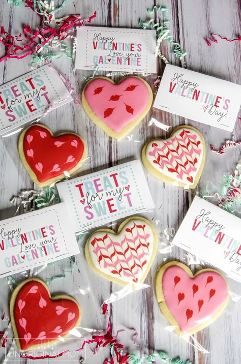 Free printable labels for Valentine's Day treat bags - so cute! Selamat Hari Valentine, Valentine Cookies Decorated, Valentines Treats, Valentine Sugar Cookies, Valentines Cookies, Valentine's Day Treats, Valentine Gifts For Kids, Hari Valentine, Valentine's Day Printables