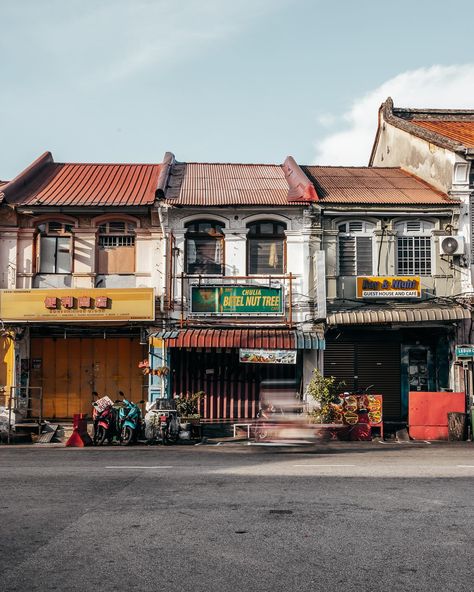 Daily dose of George town. As you bid farewell to George Town, your camera roll becomes a visual chronicle of a city steeped in history, culture, and untold stories. Through your lens, George Town’s heritage comes alive, inviting viewers to embark on their own visual voyage through this enchanting Malaysian gem. #GeorgeTown #PenangHeritage #StreetArtPhotography #ColonialArchitecture #MarketLife #TwilightCapture #CulturalExploration #HistoricCharm #PhotographyJourney #MalaysiaMoments #marcia... George Town Penang, Georgetown Penang, Street Art Photography, George Town, Photography Journey, Colonial Architecture, Camera Roll, Daily Dose, History