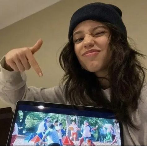 Jennie Ortega, Jen Jen, Jenna Ortega, Dream Body, Selfie Poses, Pretty Woman, Ariana Grande, Laptop, Actresses