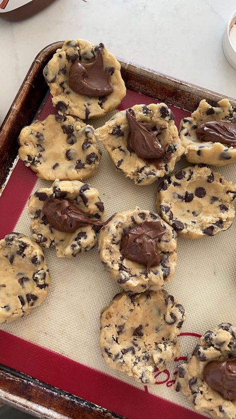 Nutella Chocolate Chip Cookies, Stuffed Chocolate Chip Cookies, Cookies Video, Cookie Crunch, Cookie Videos, Chocolate Chip Cookie Bars, Caramel Cookies, Chocolate Nutella, Chocolate Chip Cookie Dough