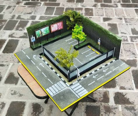 Diorama Parking Lot, Hotwheels Diorama Diy, Hot Wheels Garage Diy, Diorama Parking, Hot Wheels Decorations, Diecast Display, Diecast Cars Display, Hot Wheels Storage, Hot Wheels Room