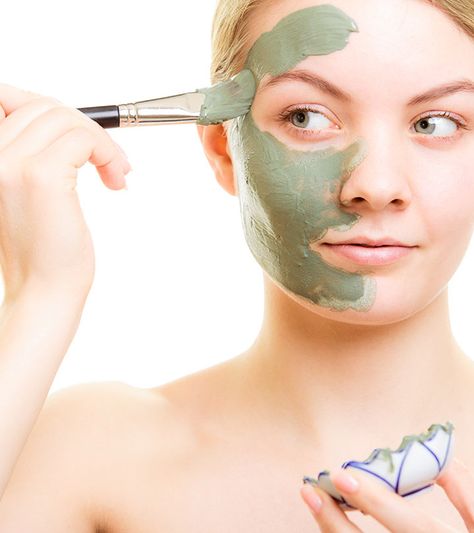 While people with oily skin can’t stop cursing, those with dry skin are not behind on the complaint front. Considering a homemade face pack for dry skin can give you desired results Face Pack For Dry Skin, Skin Care Background, Dry Skin In Winter, Clean Makeup Brands, Multani Mitti Face Pack, Skin Care Routine For 40s, Oatmeal Face Scrub, Diy Skin Care Products, Skin Care Simple