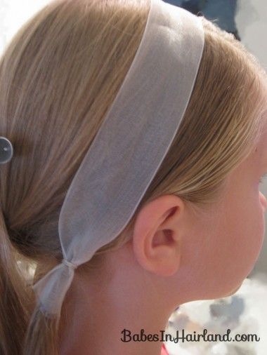 Ribbon Headband Trick (5) Ribbon As Headband, Ribbon Headbands Hairstyle, Dutch Braid Headband, Hair Style For Girls, Headband Ribbon, Braided Headband Hairstyle, Headbands For Short Hair, Wedding Haircut, Ribbon Braids