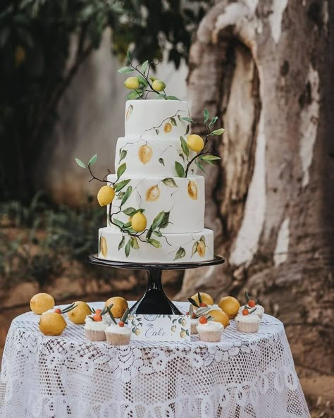 Bridebook on Instagram: “Limoncello Cake by @yuju.info! 🍋Perfect for a summer wedding. 💕☀️ ⠀⠀ Wedding Planner: @dpleis_events 📸: @serafin_castillo ⠀⠀⠀⠀⠀⠀⠀…” Limoncello Wedding, Lemon Wedding Cakes, Wedding Lemon, Limoncello Cake, Wedding Cake Centerpieces, Wedding Cake Options, Italian Wedding Cakes, Lemon Wedding, Wedding Cake Cookies