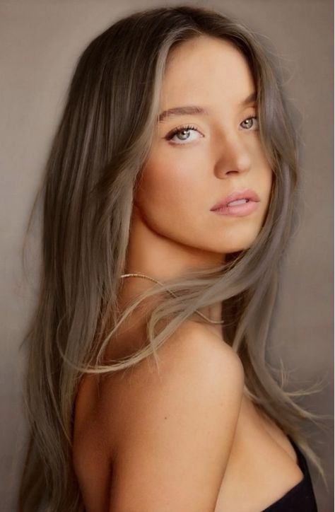 Sydney Sweeney Brunette, Sydney Sweeney Hair, Hair Blonde Brunette, Subtle Makeup, Sydney Sweeney, Earth Signs, Brunette To Blonde, Blonde Brunette, Hair Blonde