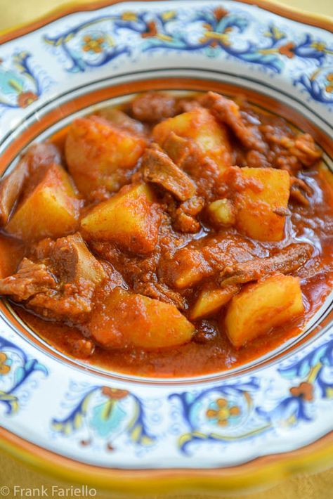 Beef Tripe Stew, Tripe Stew, Tripe Recipes, Beef Tripe, Potato Stew, Dried Peppers, Using A Pressure Cooker, Stewed Potatoes, Italian Recipes Authentic