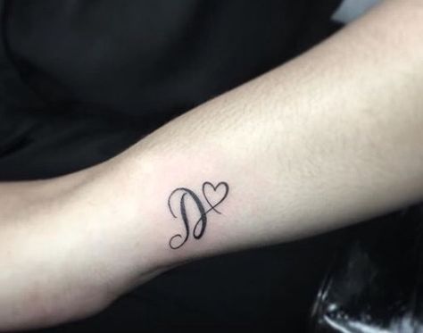 D Letter Tattoo, Tattoo Designs On Wrist, Letter D Tattoo, Tato Nama, Letter Tattoo, D Letter, Mommy Tattoos, D Tattoo, Initial Tattoo