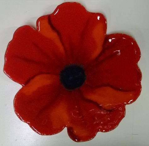 12" Poppy Bowl Fused Glass Poppies, Fused Glass Dishes, Plastic Bottle Flowers, Fused Glass Wall Art, Fused Glass Bowl, Glass Fusion Ideas, Fused Glass Artwork, Fused Glass Ornaments, Glass Fusing Projects