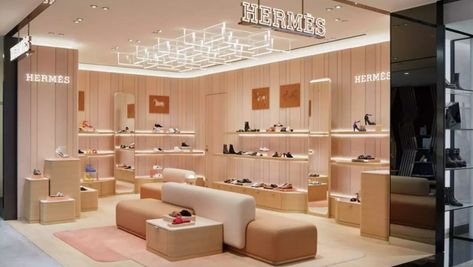 Hermès has opened in Osaka the world’s first women’s shoe store – WindowsWear Hermes Clothing, Hermes Store, Hermes Shop, Opening A Boutique, Wall Finishes, Store Opening, Design Visual, Shoe Boutique, Osaka Japan