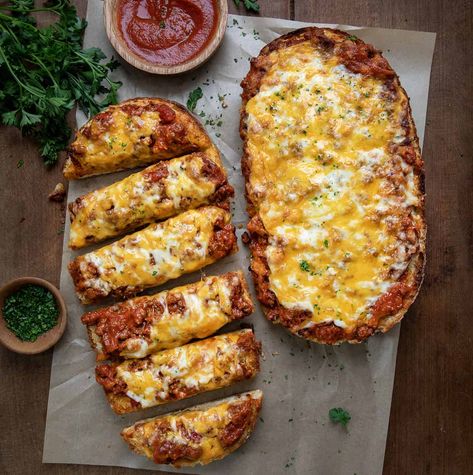 Lasagna Garlic Bread - a delectable combination of Italian flavors and cheesy garlic bread that will leave you wanting more. Jalapeno Popper Grilled Cheese, Jalapeno Cheddar Cornbread, Cheddar Cornbread, Garlic Bread Recipe, Cheesy Garlic Bread, Jalapeno Cheddar, Crescent Roll Dough, Homemade Chili, Ground Pork