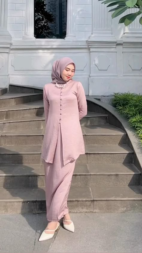 Model Dress Kebaya, Dress Brokat Modern, Kondangan Outfit, Braidsmaid Dresses, Kebaya Modern Dress, Tutorial Hijab Pashmina, Hijab Wedding, Simple Bridesmaid Dresses, Tutorial Hijab