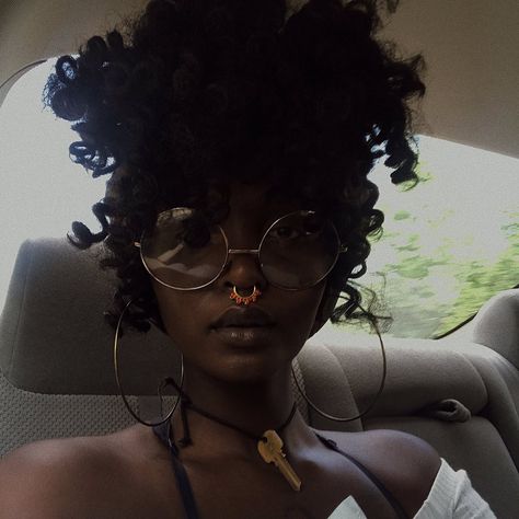 Sweet Hairstyles, Hair Afro, Photographie Portrait Inspiration, Beautiful Shorts, Hair Reference, Short Natural Hair Styles, Aesthetic Hair, Juno, Black Is Beautiful