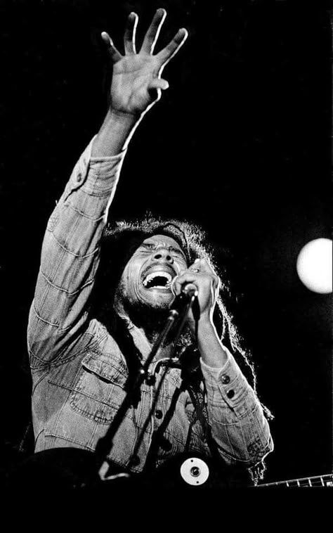 Bob Marley Aesthetic Vintage, Bob Marley Tattoo, Bob Marley Print, Bob Marley Painting, Bob Marley Legend, Canvas Photos, Bob Marley Pictures, It's A New Day, Musician Portraits