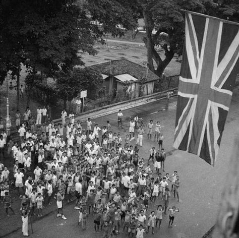 Asian Crown, Cheering Crowd, Singapore Island, History Of Singapore, Timeline Format, Japanese Occupation, Old Singapore, Singapore City, The Beginning Of The End