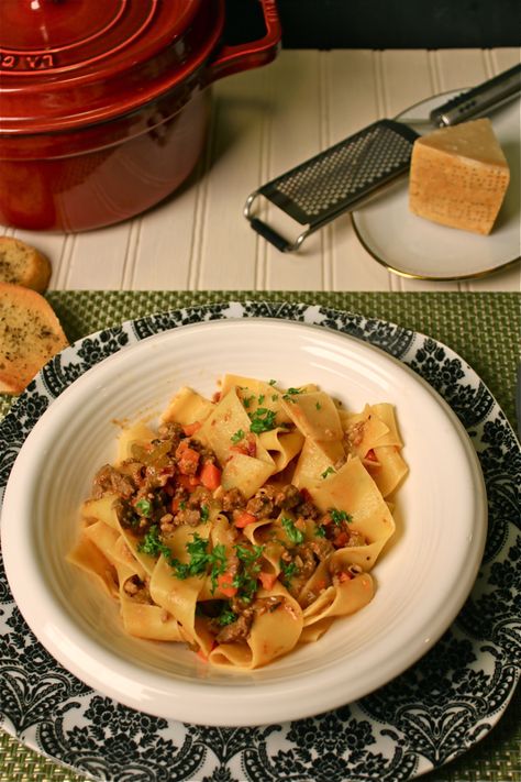 Alice Waters Bolognese Sauce 2V Meat Sauces, Alice Waters, Pappardelle Pasta, Lake Lure, Eat Beef, Sunday Suppers, Bolognese Sauce, Gnocchi Recipes, Simple Food