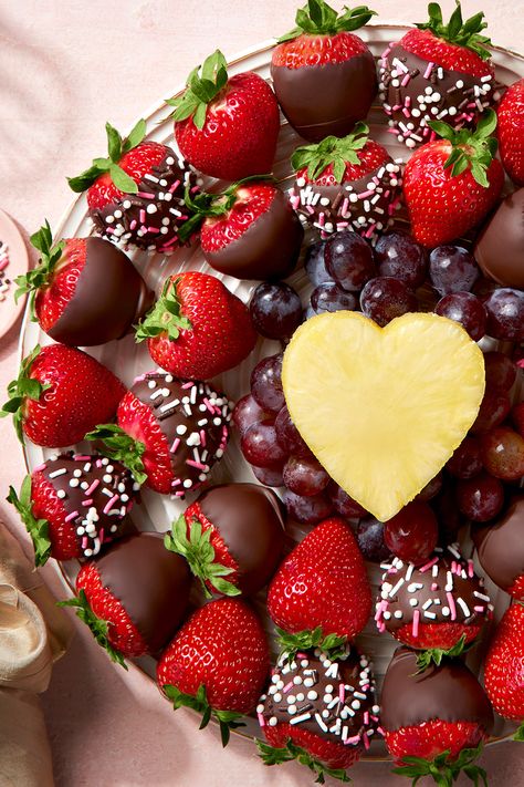 Festive, fresh, and every bit delicious, this fruit platter is a unique way to celebrate a special someone. This fruit platter boasts an impressive assortment of fresh strawberries, grapes, and our signature pineapple heart for an added festive touch. Some are dipped in gourmet semisweet chocolate and topped with festive sprinkles. Platter For Two, Sweat Treats, Chocolate Dipped Fruit, Dessert For Two, Strawberry Topping, Fruit Baskets, Fruit Gifts, Fruit Arrangements, Edible Arrangements