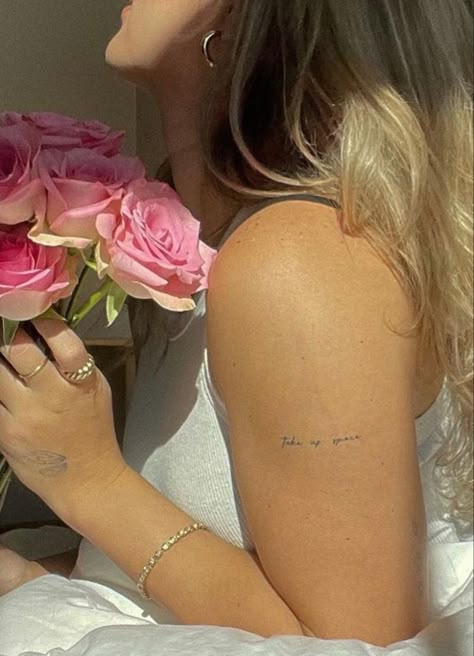 Tattoo Placement Upper Arm, Italian Words Tattoo Inspiration, Minimalist Script Tattoo, Shoulder Word Tattoos For Women, Shoulder Tattoo Minimalist, Arm Shoulder Tattoos For Women, Tiny Shoulder Tattoo, Dainty Tattoo Fonts, Small Upper Arm Tattoo