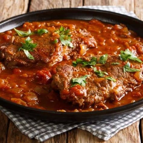 Pioneer Woman Swiss Steak Baked Swiss Steak, Swiss Steak Recipe, Swiss Steak Recipes, Swiss Steak, Supper Ideas, Steak Recipe, Pie Pan, Beef Broth, Meat Tenderizer