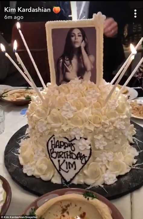 Family Birthday Dinner, Kylie Jenner Birthday Cake, Kardashian And Jenner, Younes Bendjima, Kily Jenner, Disco Party Decorations, Birthday Cake Pictures, Birthday Goals, 23rd Birthday