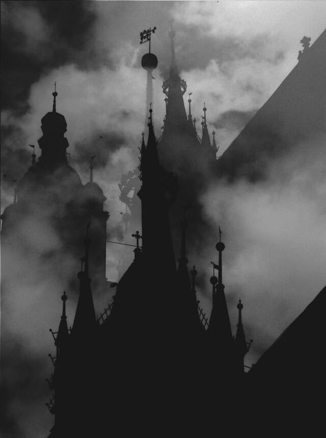 G When Night Comes, Dark Castle, Fotografi Urban, Slytherin Aesthetic, 다크 판타지, Gothic Aesthetic, Bloodborne, Ordinary People, Arte Obscura