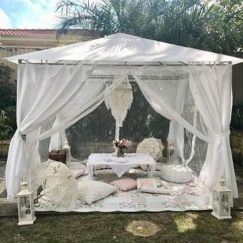 Diy Boho Tent Outdoor, Gazebo Tent Ideas Backyard, Diy Gazebo Decorating Ideas, Gazebo Party Ideas, Boho Tent Party, Outdoor Tent Party Backyards, Backyard Tent Ideas, Tent In Backyard, Backyard Tent Party