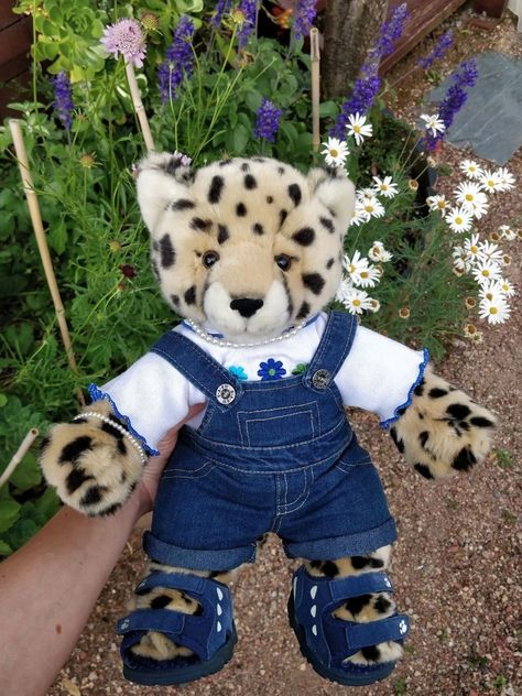 Build a bear cheetah wearing overalls Cutest Build A Bear, Build A Bear Cheetah, Build A Bear Ideas, Cute Build A Bears, Build A Bear Aesthetic, Build A Bear Outfits, Teddy Bear Girl, Bear Outfits, Cuddle Buddy