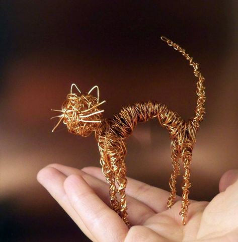 Copper Wire Crafts, Wire Animals, Wire Cat, Copper Wire Art, Wire Art Sculpture, Wire Ideas, Wire Sculptures, Cat Sculpture, Wire Craft