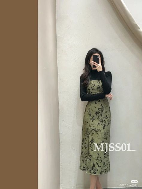 Classy Japanese Outfits, Female Boss Outfit Professional Women, Old Money Maxi Dress, Long Skirt Outfits Korean Style, First Date Outfit Dress, Colorful Feminine Outfits, Petite Asian Fashion, Aesthetic Korean Dress, Attractive Outfits For Women