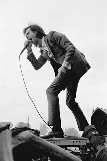 Nick Nick Cave And The Bad Seeds, Red Right Hand, Bump Pictures, Music Motivation, Nick Cave, The Bad Seed, Music Pics, Jim Morrison, Trendy Baby