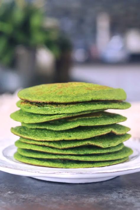 Green Spinach Pancakes @spabettie #vegan #glutenfree #spinach #pancakes Fruit Strips, Spinach Pancakes, Healthy Ice Cream Recipes, Whole Foods Vegan, Raw Spinach, Goat Cheese Recipes, Spinach Pie, St Patricks Day Food, Vegan Gluten Free Recipes