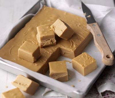 Ultimate Fudge Recipe - This is one of our oldest and most treasured recipes, loved through the generations! Makes a great homemade gift.    You can make it too! Click for the recipe » Carnation Fudge, Caramel Fudge Recipe, Fudge With Condensed Milk, Carnation Caramel, How To Make Fudge, Chocolate Candy Cake, Fudge Recipes Chocolate, Caramel Fudge, Fudge Easy