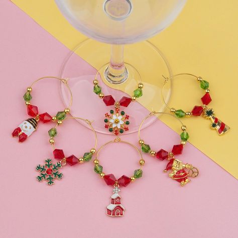 Christmas Candleholders, Wine Bottle Charms, Wine Glass Charm, Dangle Earrings Wedding, Holiday Wine, Types Of Gifts, Bead Charms Diy, Snow Flake, Christmas Gift Decorations