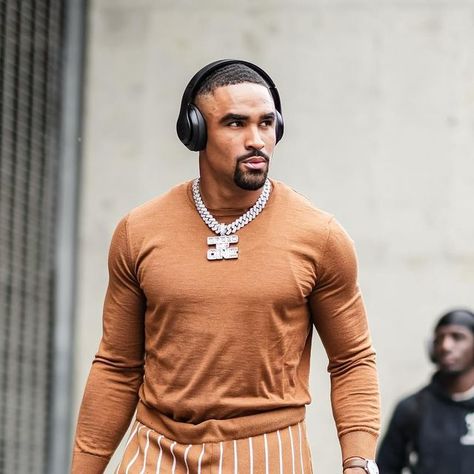 Jalen Hirts, Jalen Hurts Outfits, Nfl Game Day Outfit, Nfl Wag, Jalen Hurts Eagles, Nfl Wife, Wag Aesthetic, Aj Brown, Nfl Wives