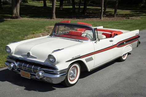 Relive the excitement and optimism of the space age with the rocket-influenced design of this rare Pontiac. The company built just 630 of these Bonneville convertibles in 1957, the first year that... 1957 Pontiac, 60s Cars, Rare Cars, Pontiac Cars, Pontiac Bonneville, Old Classic Cars, Classic Cars Trucks, Bmw Cars, Collector Cars