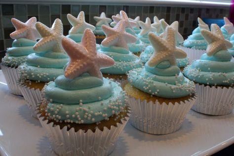 Mrs. Meyer Musings: Starfish cupcakes for a LIttle Mermaid Party Beach Cupcakes, Ariel Birthday, Beach Birthday Party, Sea Birthday Party, Mermaid Theme Party, Beach Themed Party, Mermaid Baby Showers, Mermaid Parties, Little Mermaid Birthday