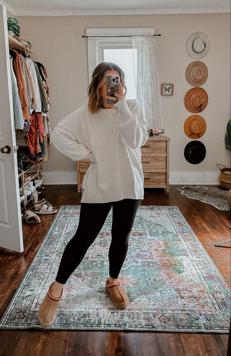 Everyday Casual Outfits At Home, Relaxed Everyday Outfit, Easy Neutral Outfits, Cute Mom Outfits Comfy Casual Spring, Lazy Weekend Outfit, Saturday Morning Outfit Casual, Cute Sahm Outfits, Comfy Winter Work Outfits, Healthcare Outfits Women