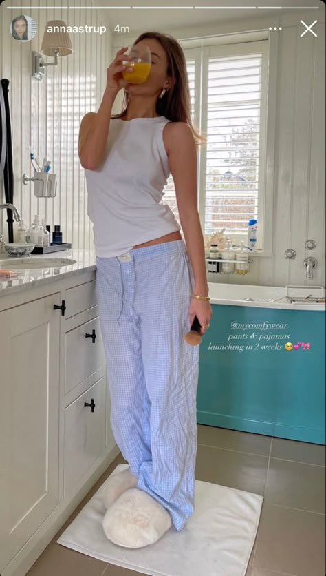 Clean Girl aesthetic pijama Pajama Vanille Girl Casual Pyjamas Outfit, Aesthetic Pajama Set, Pyjama Set Aesthetic, Pajama Set Aesthetic, Y2k Casual, Skandinavian Fashion, Y2k Pants, Pajama Suit, Women Pants