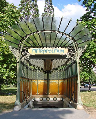 The Art Nouveau Movement Train Station Art, Art Nouveau Arquitectura, Hector Guimard, Architecture Art Nouveau, Metro Paris, Design Art Nouveau, Koloman Moser, Aubrey Beardsley, Paris Metro