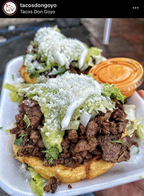 Sopes Mexican, Sopes Recipe, Mexican Beef, Hispanic Food, Shredded Beef, Mexican Food Recipes Authentic, Diy Food Recipes, Vegetable Oil, 2 Cups