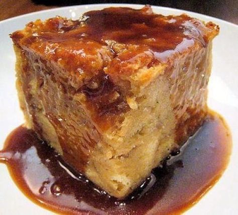 Jack Daniels Bread Pudding with Bourbon Sauce Puding Roti, Pane Dolce, Torte Cupcake, Bread Pudding Recipe, Jack Daniel, A Piece Of Cake, Köstliche Desserts, Piece Of Cake, Dessert Bread