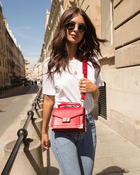 Red Bag Outfit, Crossbody Bag Outfit, Estilo Kardashian, Red Purse, Handbag Outfit, Red Handbag, The Kooples, Fashion Mode, Mode Inspiration