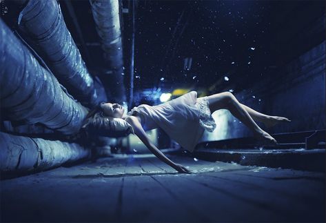 Surreal Photos of Women Floating in Zero Gravity by Nikolay Tikhomirov Levitation Photography, Surreal Scenes, Surreal Photos, Defying Gravity, Illustration Photo, Conceptual Photography, Foto Art, Zero Gravity, Photo Series