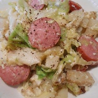 Mennonite Cabbage Potato Kielbasa Bake I "Awesome! Just good, hearty comfort food at its best!" Kielbasa Bake, Potato Kielbasa, Smothered Cabbage, Haluski Recipe, Sausage And Cabbage, Kielbasa And Cabbage, Mennonite Recipes, Cabbage And Potatoes, Cabbage And Sausage