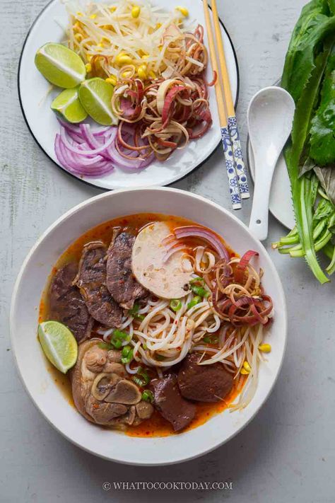 Bun Bo Hue Recipe, Instant Pot Asian Recipes, Bun Bo Hue, Pork Noodle Soup, Ground Beef And Cabbage, Vietnamese Pork, Pork Hock, Homemade Chinese Food, Beef And Pork