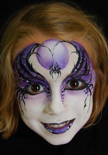 Love this painted face Witch Face Paint, Carnaval Make-up, Makeup Zombie, Halloween Fest, Witch Makeup, Witch Face, Kids Face Paint, Face Painting Halloween, Special Effects Makeup