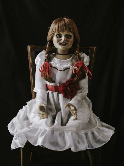 The Conjuring 2 Annabelle Doll Haunted Horror Dummy Puppet Annabelle Horror, Annabelle Halloween, Horror Villians, Annabelle Doll, Halloween Costumes 2022, Scary Witch, Cute Halloween Makeup, Scary Movie Characters, Round Of Applause